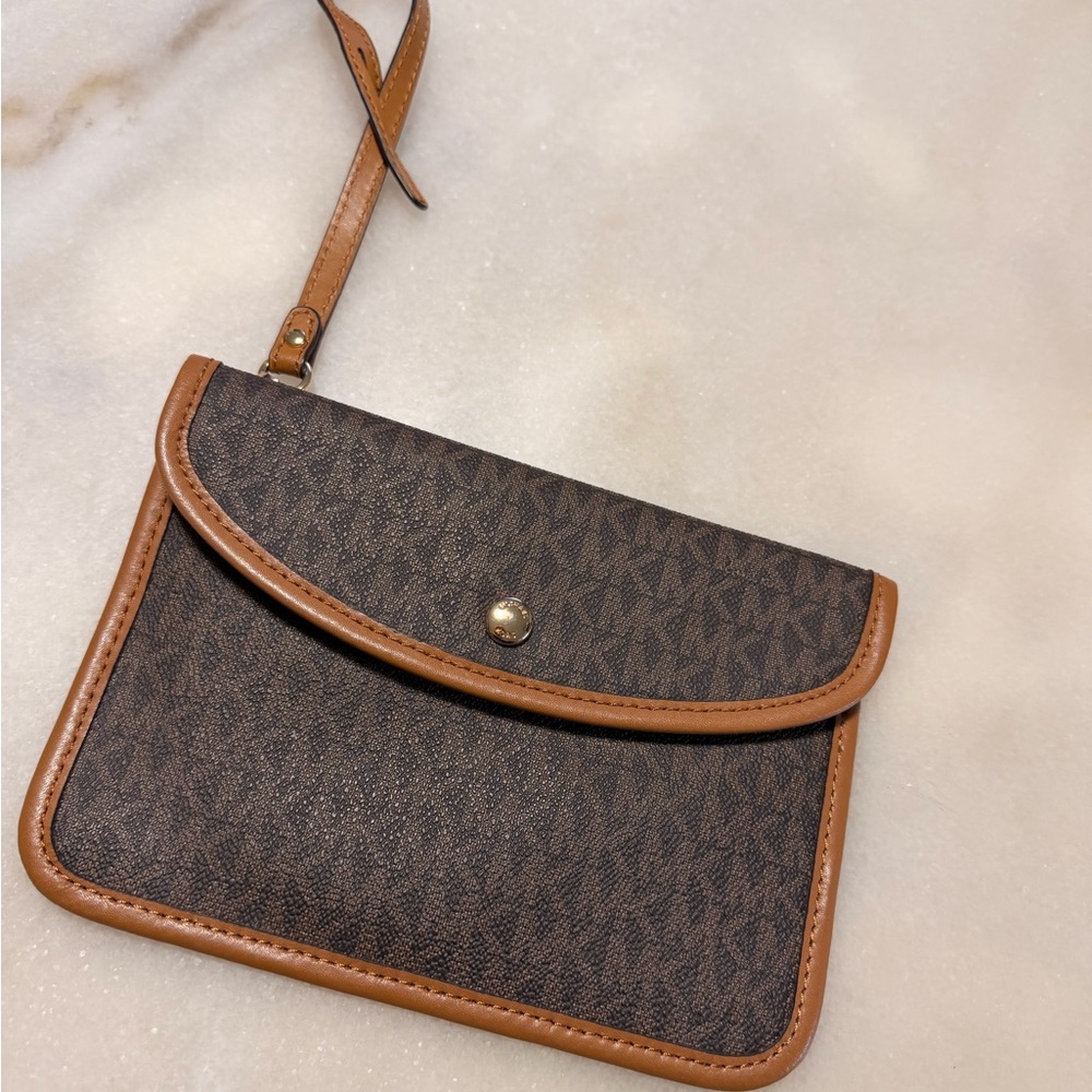 Micheal Kors Wristlet Pouch NWT